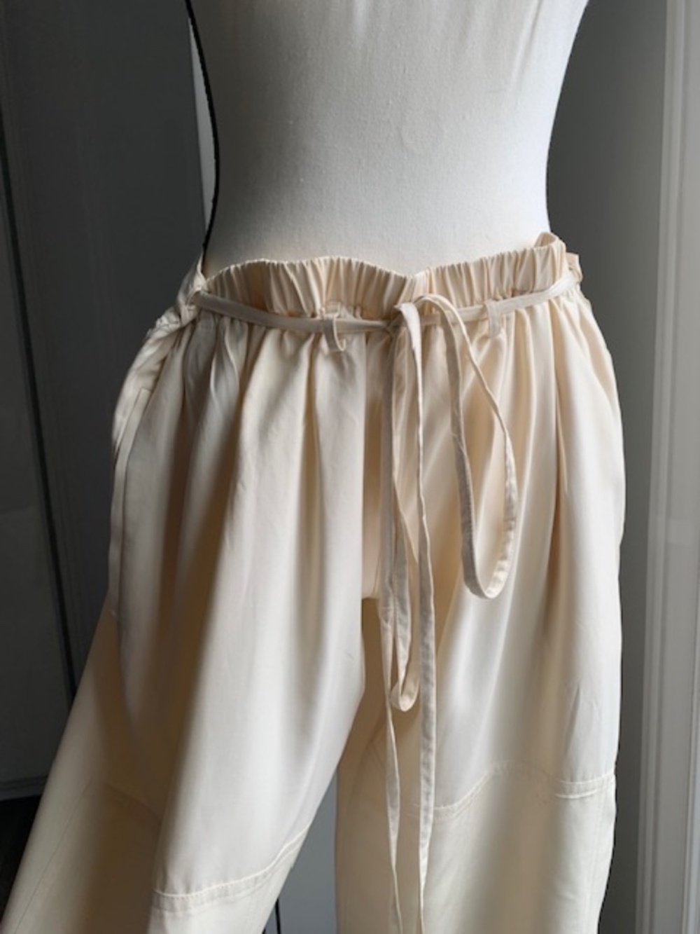 The Row silk cropped pants Small like new - Picture 9 of 11